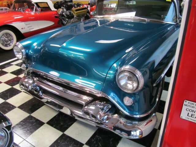 Oldsmobile Ninety-Eight 1954 image number 1