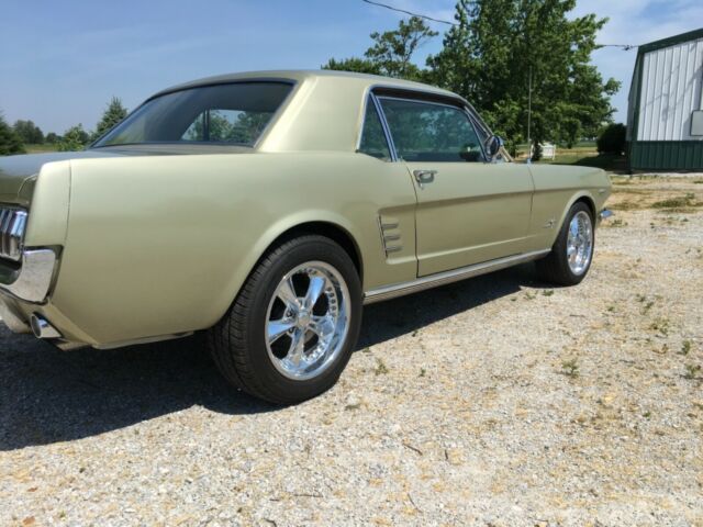 Ford Mustang 1966 image number 13