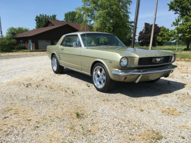 Ford Mustang 1966 image number 14