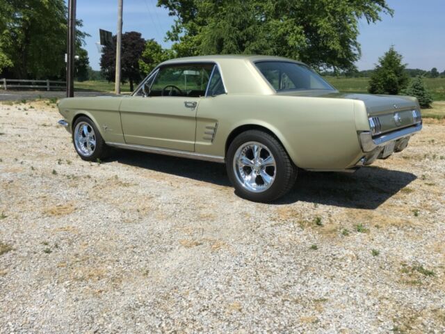 Ford Mustang 1966 image number 31
