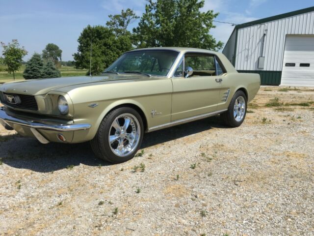 Ford Mustang 1966 image number 8