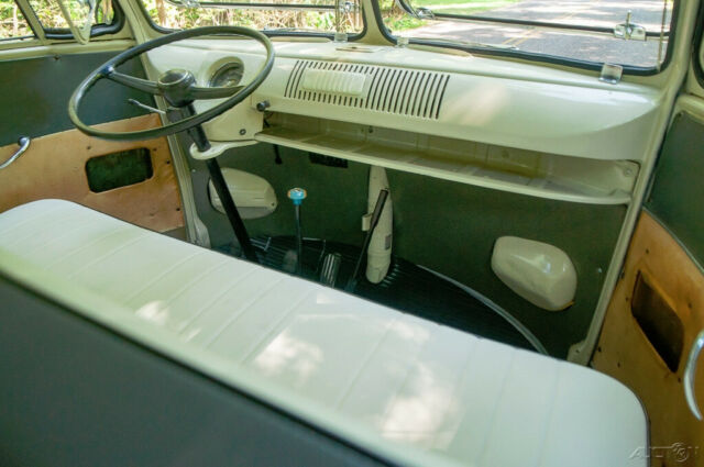 Volkswagen 19-Window Bus 1959 image number 10