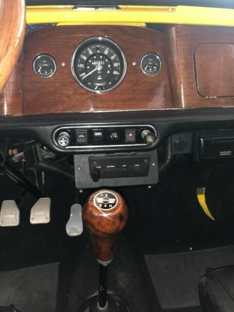 Austin Mini Cooper 1973 image number 11