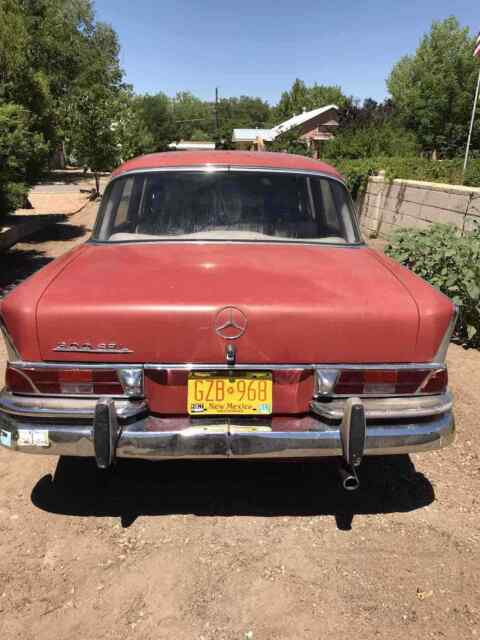 Mercedes-Benz 220S 1964 image number 1