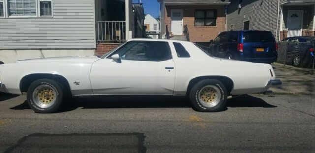 Pontiac Grand Prix 1973 image number 0