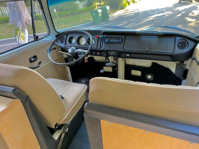 Volkswagen Bus/Vanagon 1972 image number 13