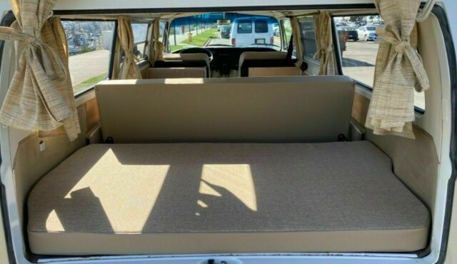 Volkswagen Bus/Vanagon 1972 image number 27
