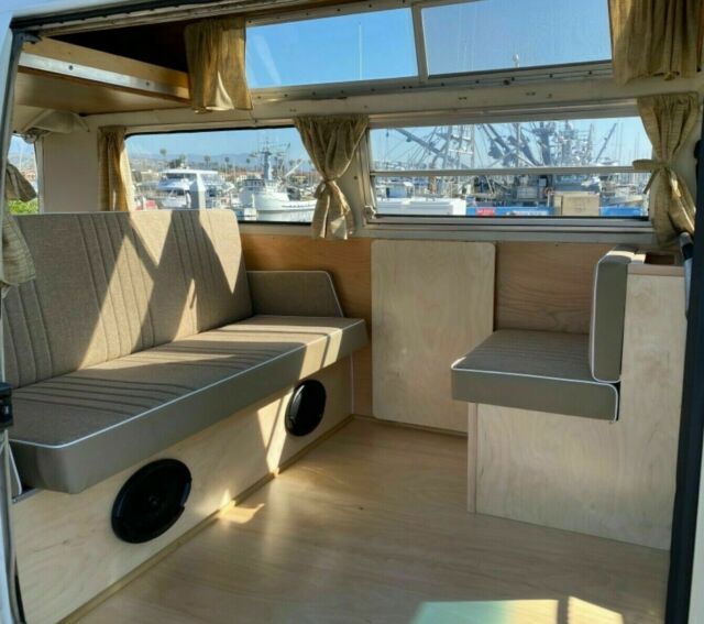 Volkswagen Bus/Vanagon 1972 image number 9
