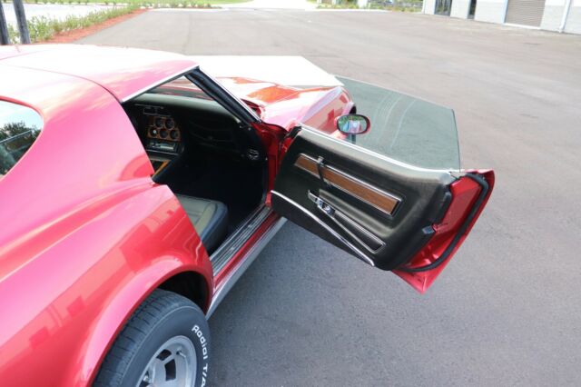Chevrolet Corvette 1976 image number 12