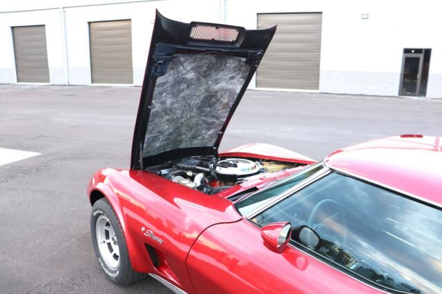 Chevrolet Corvette 1976 image number 17