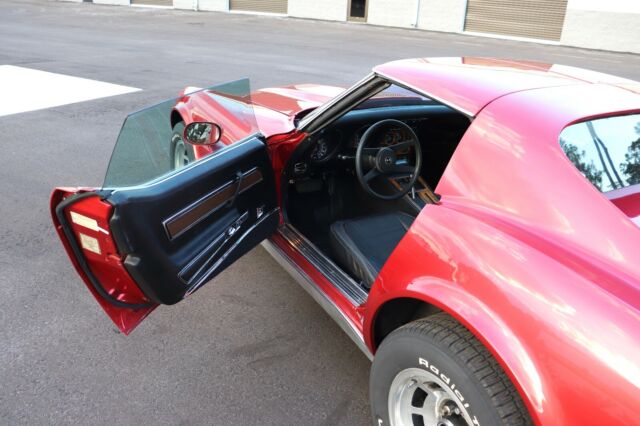 Chevrolet Corvette 1976 image number 32