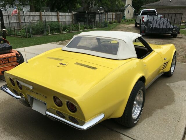 Chevrolet Corvette 1972 image number 22