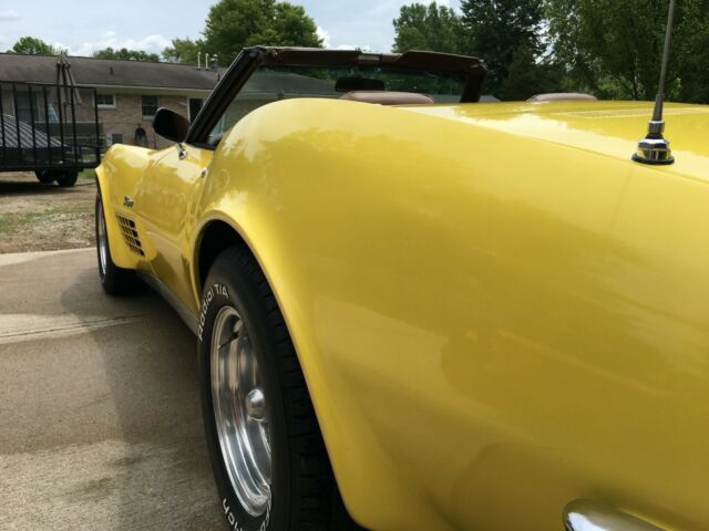 Chevrolet Corvette 1972 image number 8