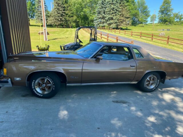 Pontiac Grand Prix 1976 image number 17