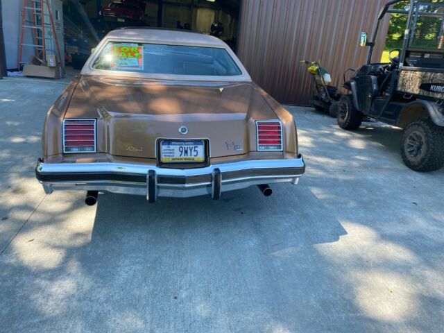 Pontiac Grand Prix 1976 image number 19