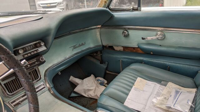 Ford Thunderbird 1961 image number 15