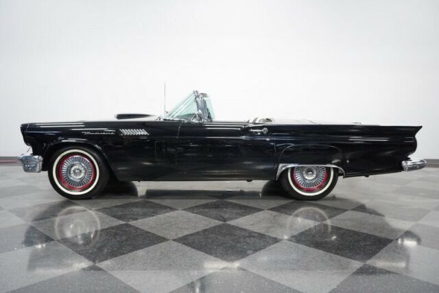 Ford Thunderbird 1957 image number 2