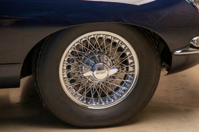 Jaguar E-Type 1966 image number 15