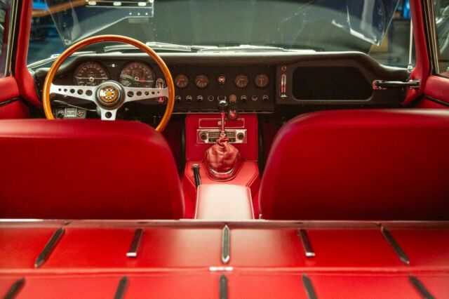 Jaguar E-Type 1966 image number 20