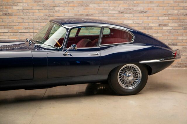 Jaguar E-Type 1966 image number 31