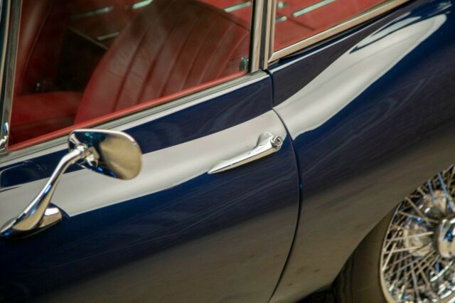 Jaguar E-Type 1966 image number 38