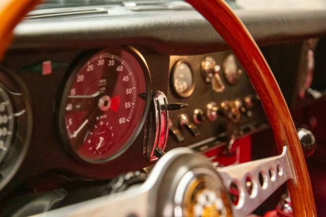 Jaguar E-Type 1966 image number 42