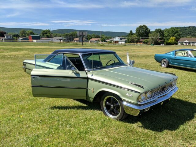 Ford Galaxie 1963 image number 18