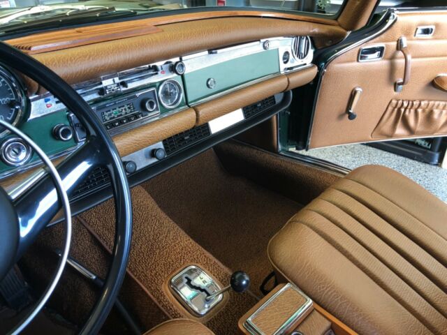 Mercedes-Benz SL-Class 1971 image number 21