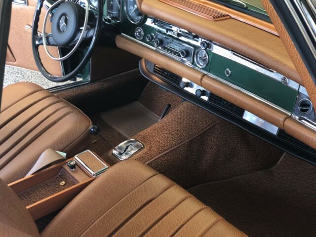 Mercedes-Benz SL-Class 1971 image number 6