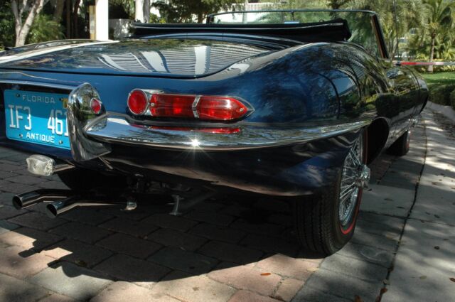 Jaguar E-Type Series 1 1966 image number 18