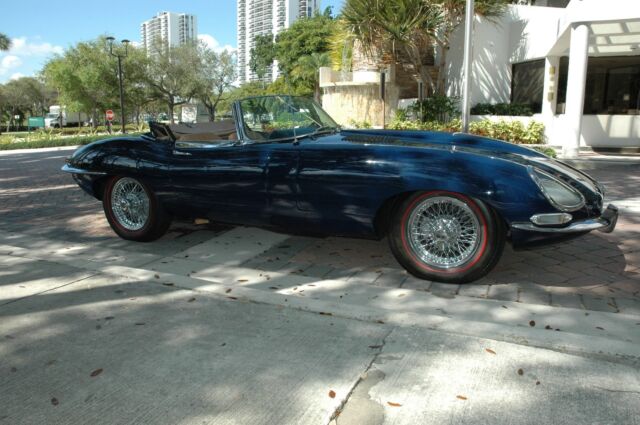 Jaguar E-Type Series 1 1966 image number 25