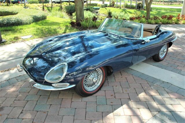 Jaguar E-Type Series 1 1966 image number 33