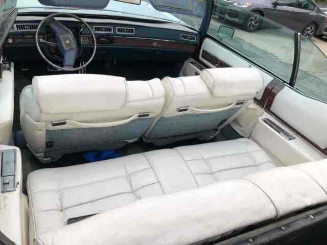 Cadillac Eldorado Convertible 1976 image number 11