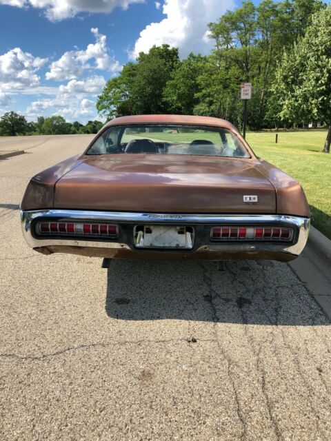 Plymouth Fury 1971 image number 18