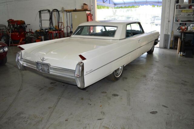 Cadillac DeVille 1964 image number 10