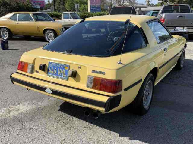 Mazda RX-7 1979 image number 21
