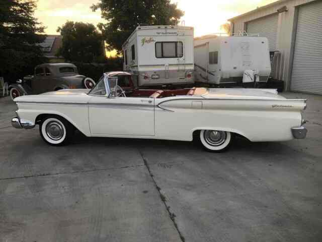 Ford Skyliner 1959 image number 22