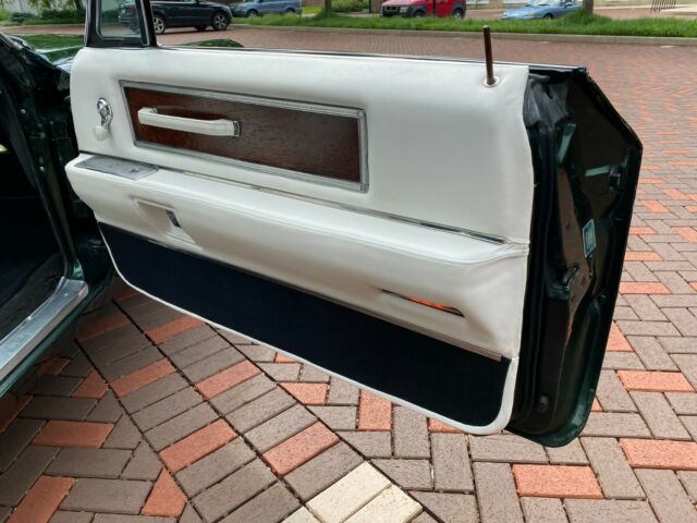 Cadillac DeVille 1968 image number 9