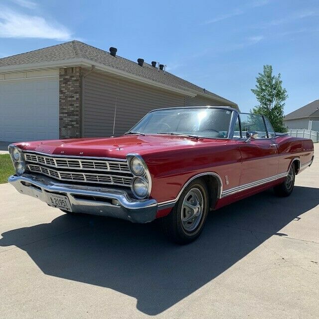 Ford Galaxie 1967 image number 0