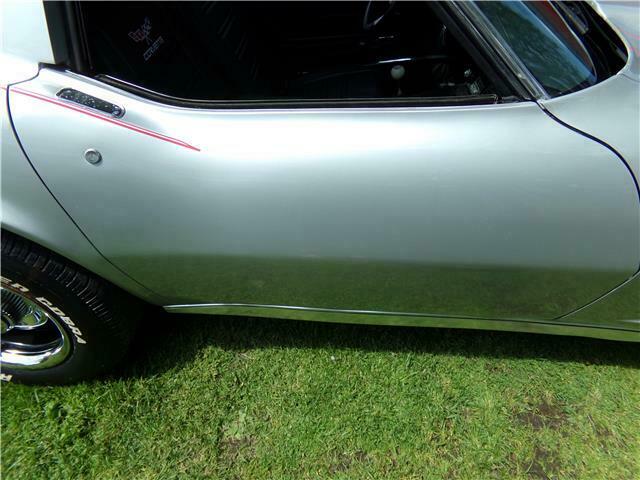 Chevrolet Corvette 1977 image number 11