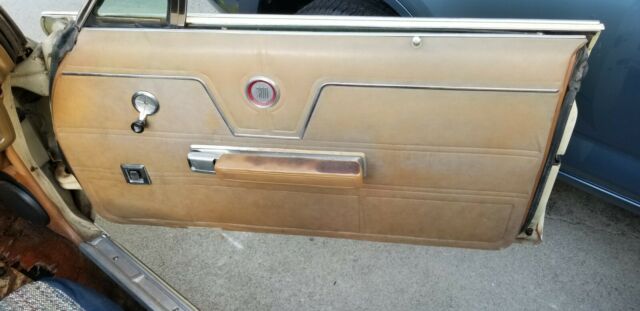 Chrysler 300 Series 1969 image number 11