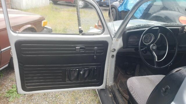 Volkswagen Super Beetle 1971 image number 4