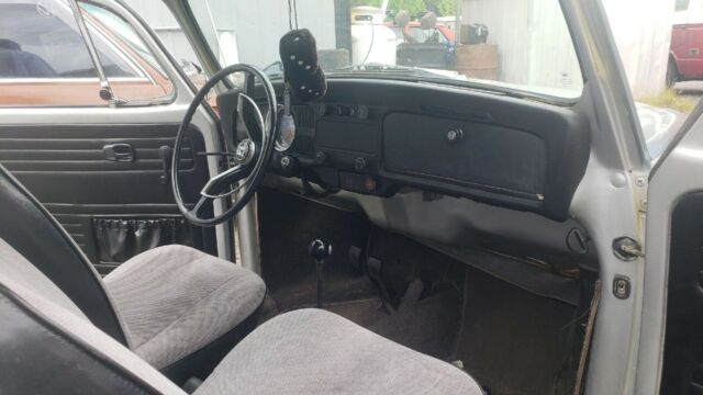 Volkswagen Super Beetle 1971 image number 5