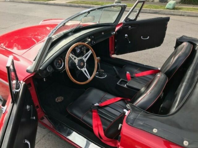 MG MGB 1963 image number 15