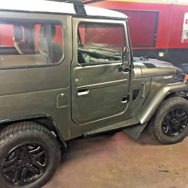 Toyota Land Cruiser 1966 image number 13