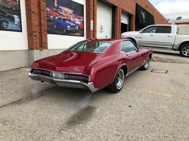 Buick Riviera 1966 image number 1