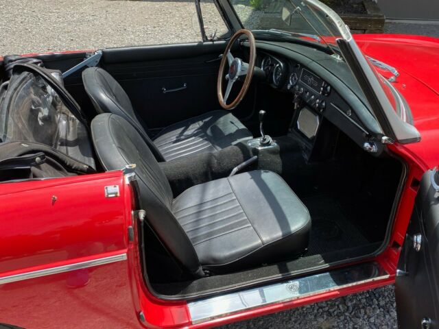 MG MGB 1966 image number 11