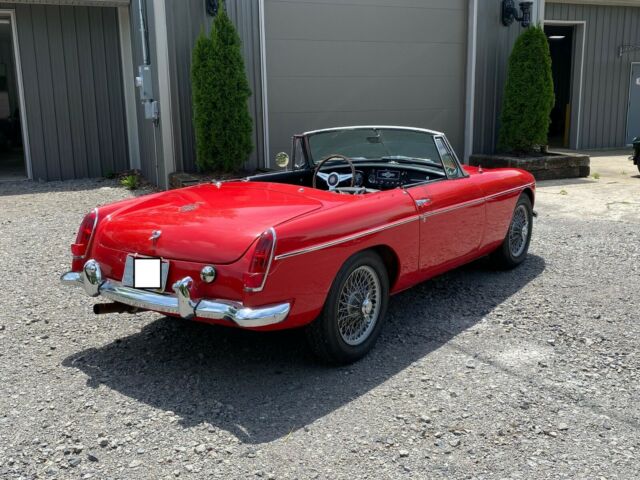 MG MGB 1966 image number 23