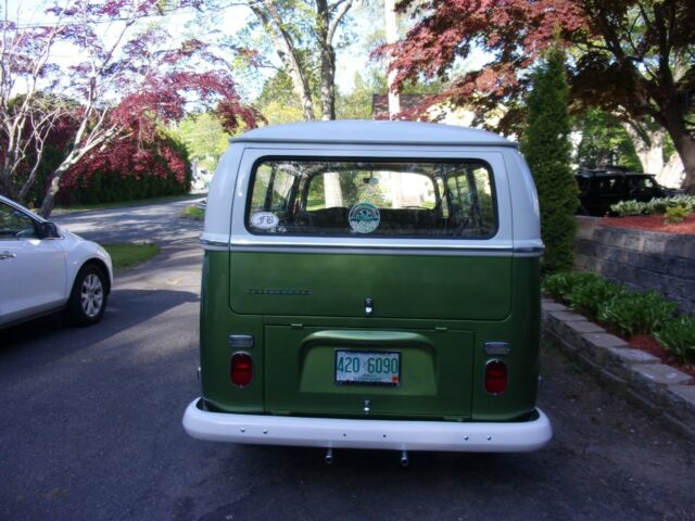 Volkswagen Bus/Vanagon 1971 image number 17