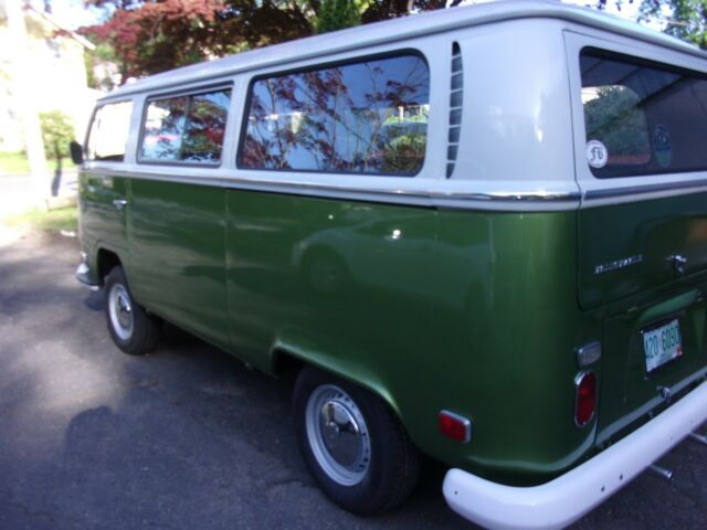 Volkswagen Bus/Vanagon 1971 image number 2
